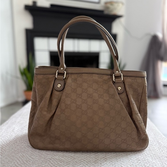 Authentic Gucci Sukey Medium Leather Tote Bag Gold Hardware - Picture 3 of 16